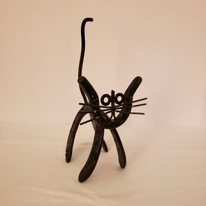 HORSE SHOE CAT DECOR